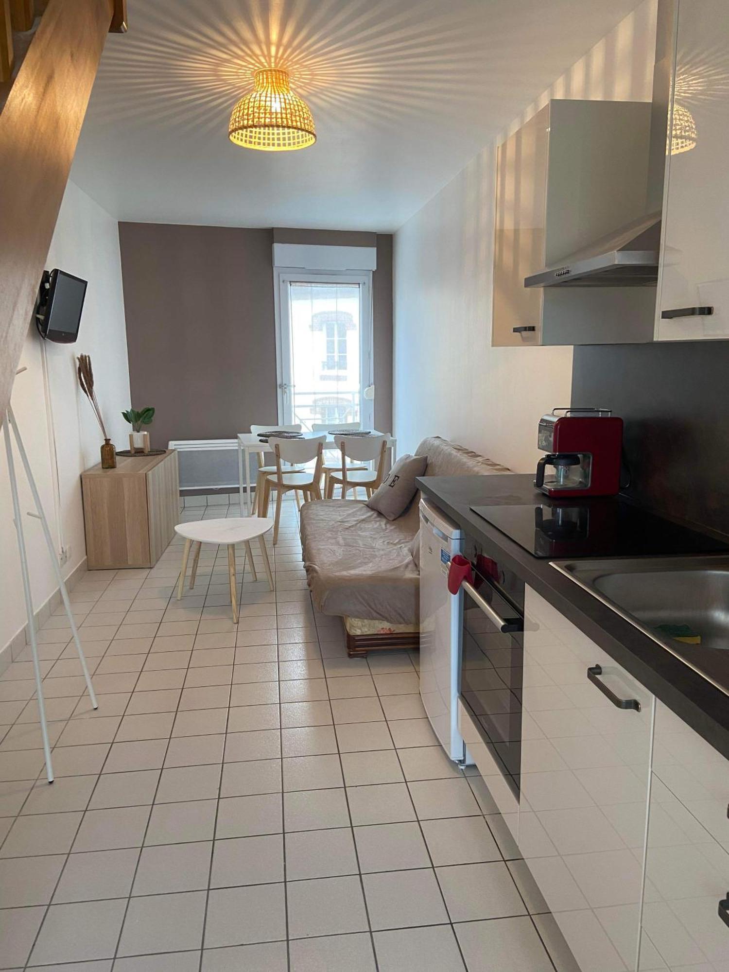 Appartement Eléonore, F2 En Duplex Avec Cour Commune Et Proche De La Mer, 3 *